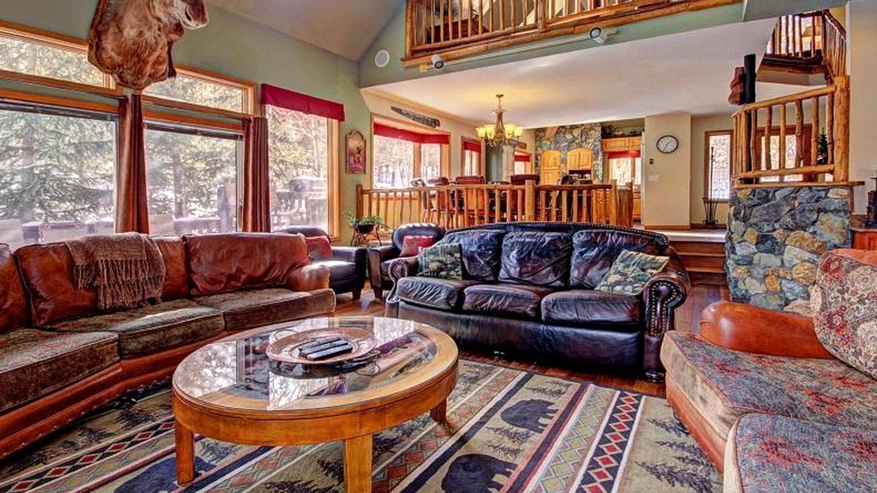 Photo of Livingroom in Warrior's Mark West