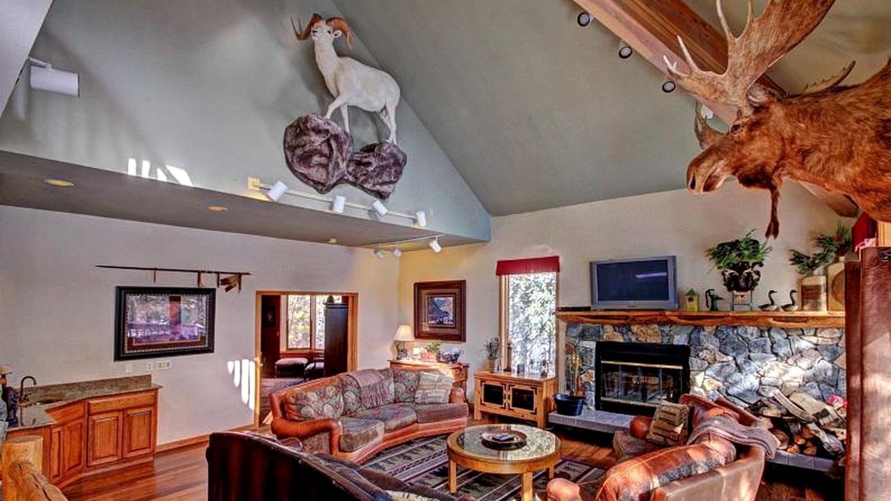 Photo of Livingroom in Warrior's Mark West