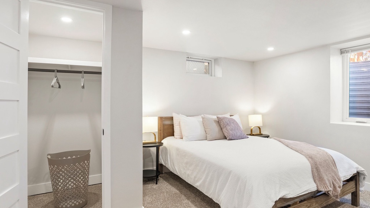 Photo of Bedroom in Hale