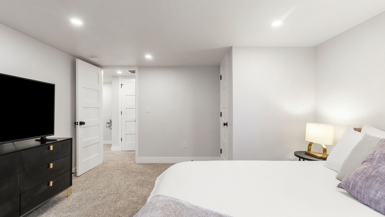 Photo of Bedroom in Hale
