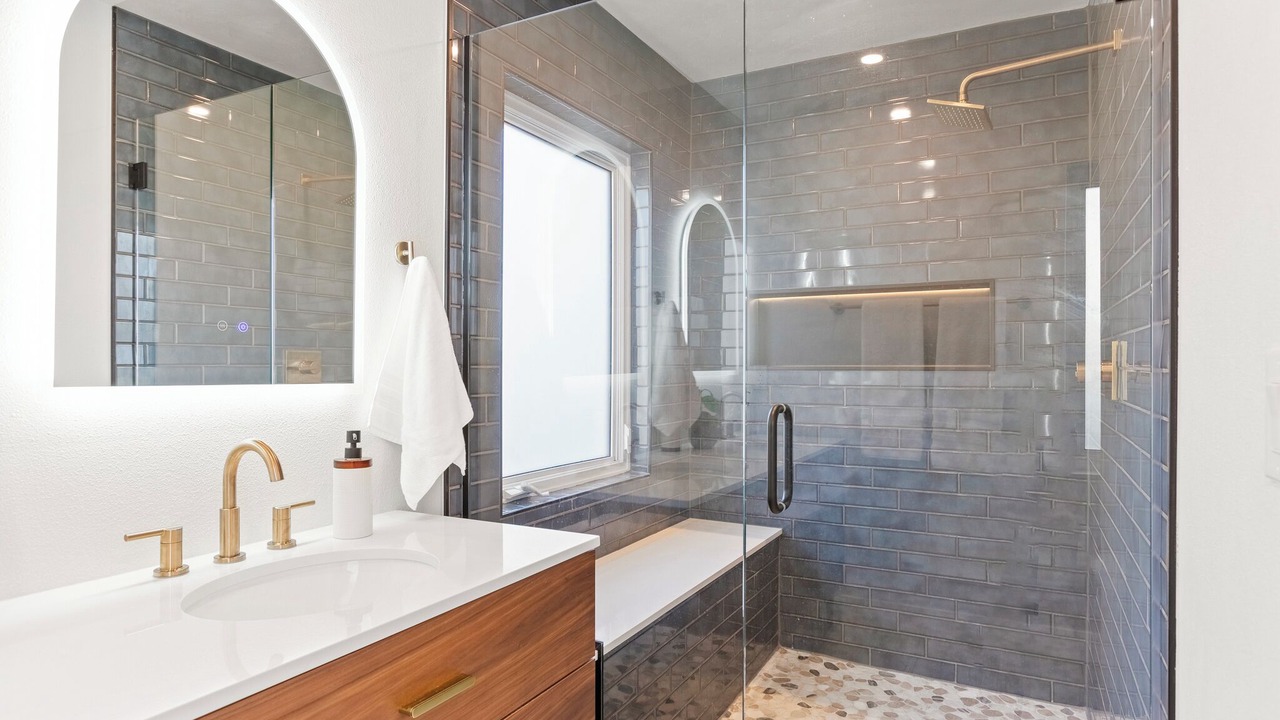 Photo of Bathroom in Hale