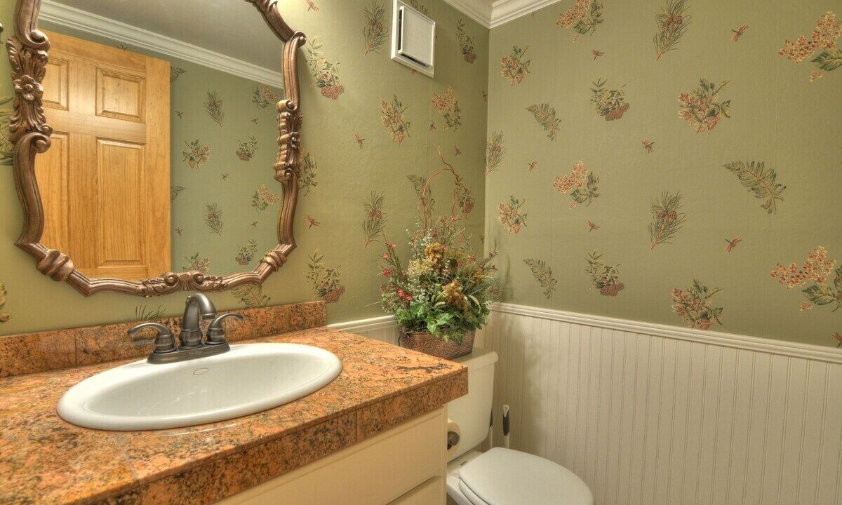 Photo of Bathroom in Peak 9