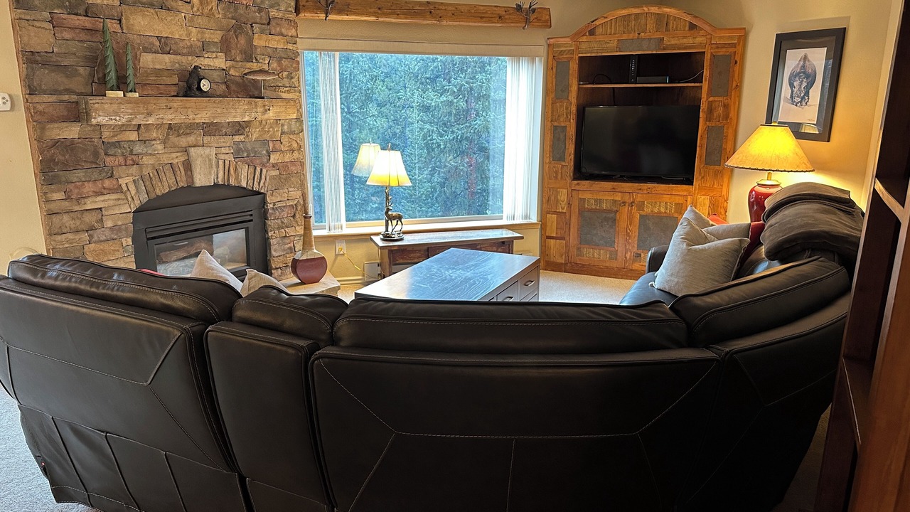 Photo of Livingroom in Peak 9