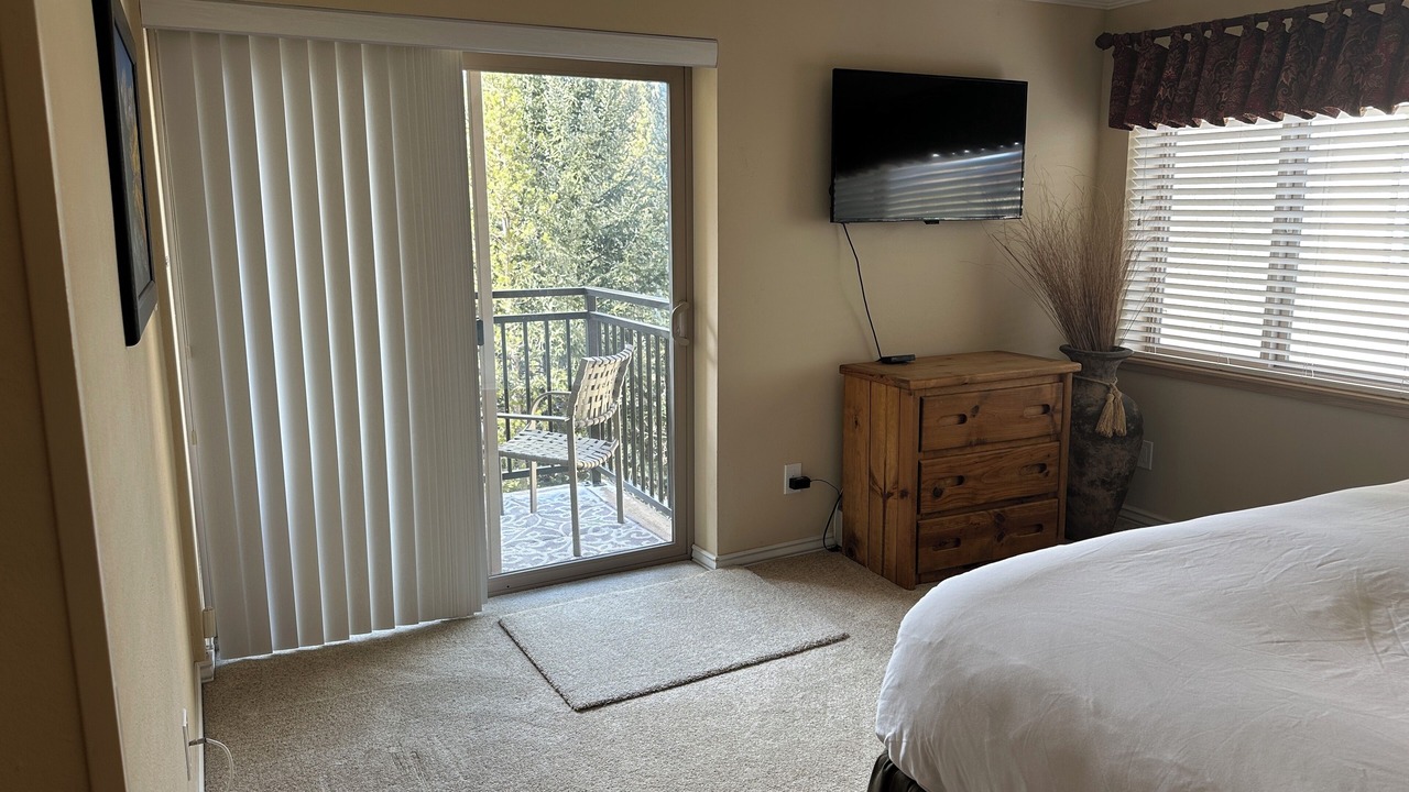 Photo of Bedroom in Peak 9
