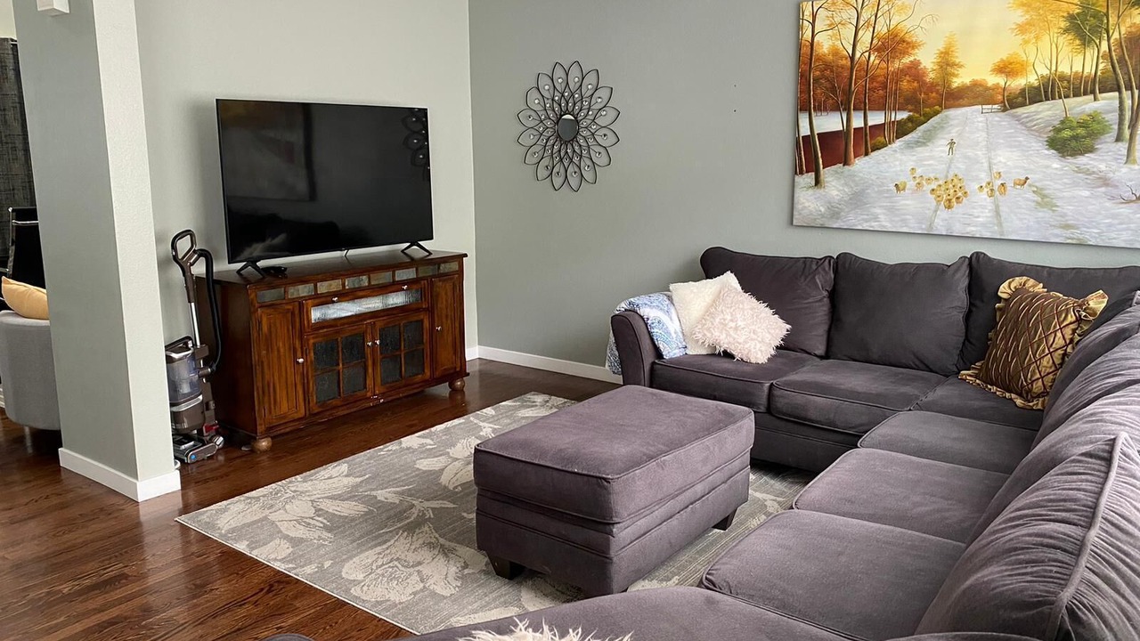 Photo of Livingroom in Aurora