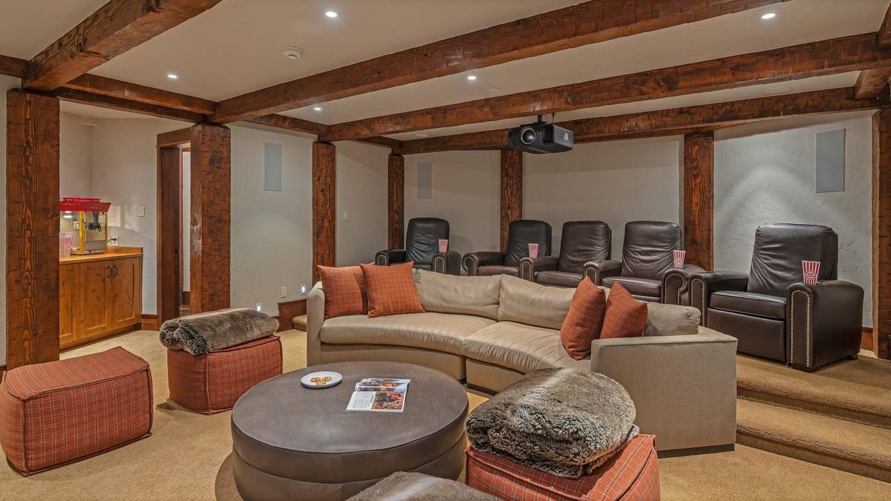 Photo of Bedroom in Peak 8