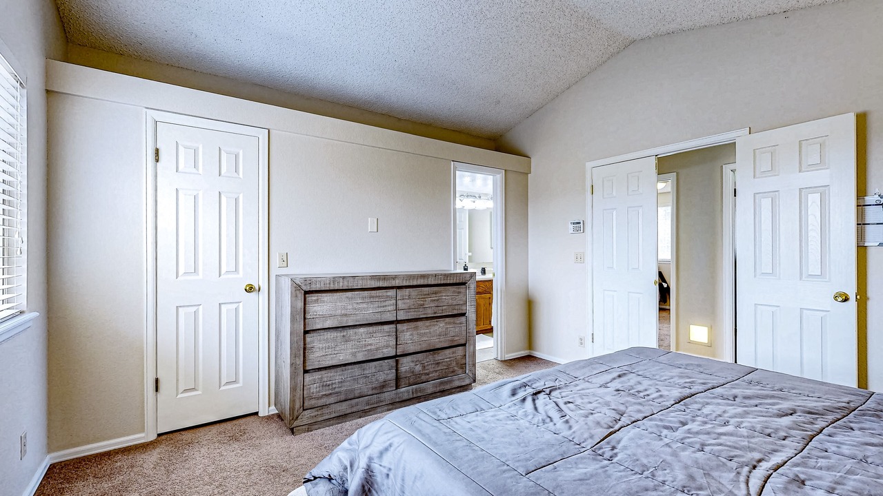 Photo of Bedroom in Aurora