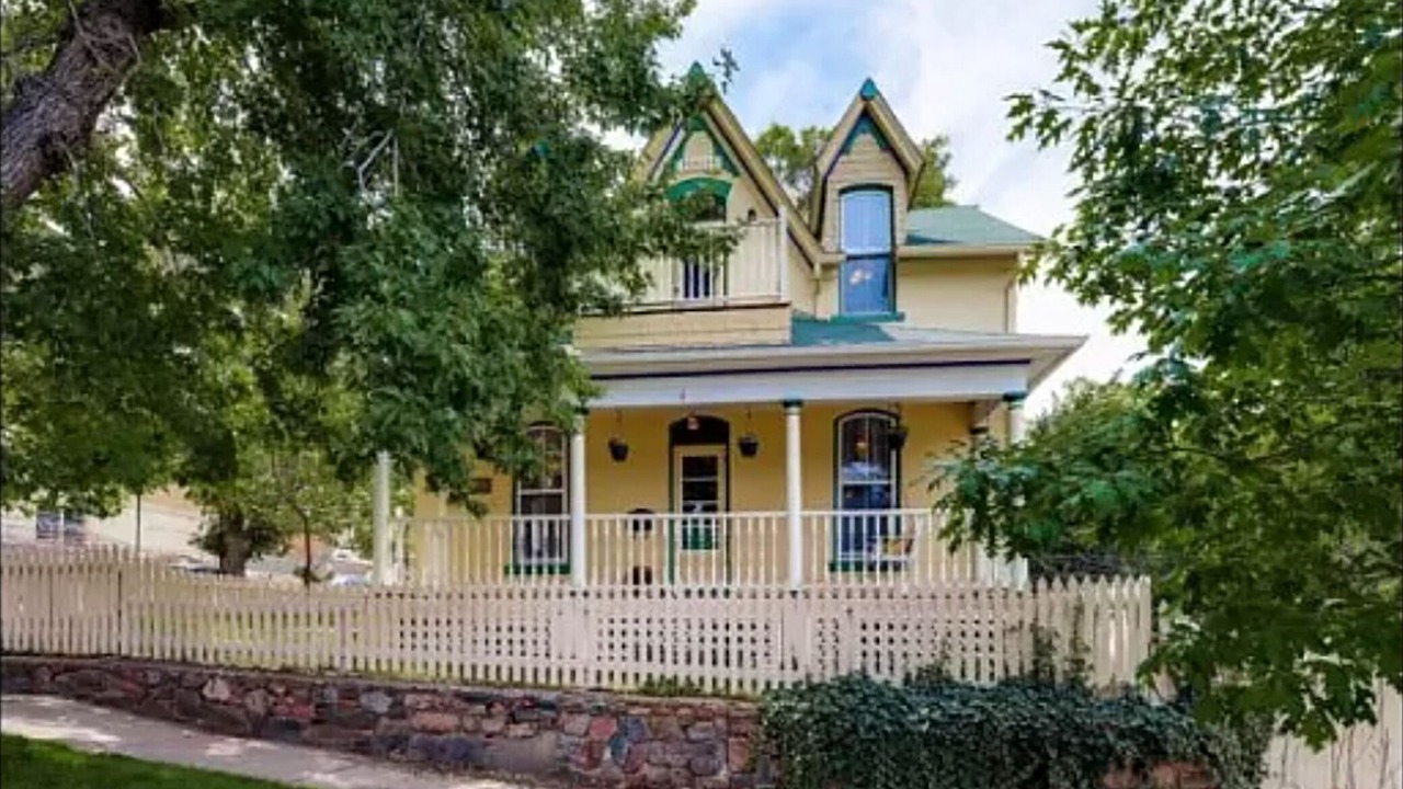 Photo of Outdoor in Golden