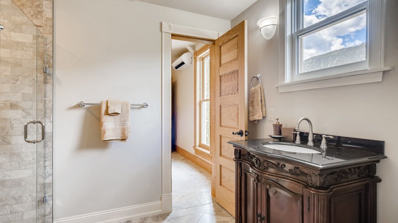 Photo of Bathroom in Manitou Springs Historic District