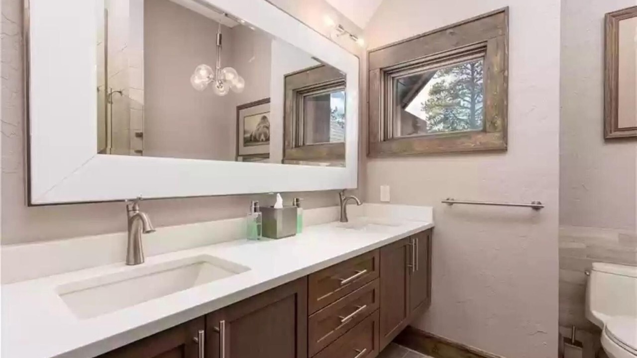 Photo of Bathroom in Lakeside Village