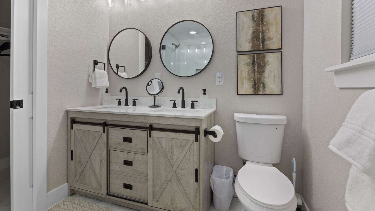 Photo of Bathroom in Dupont