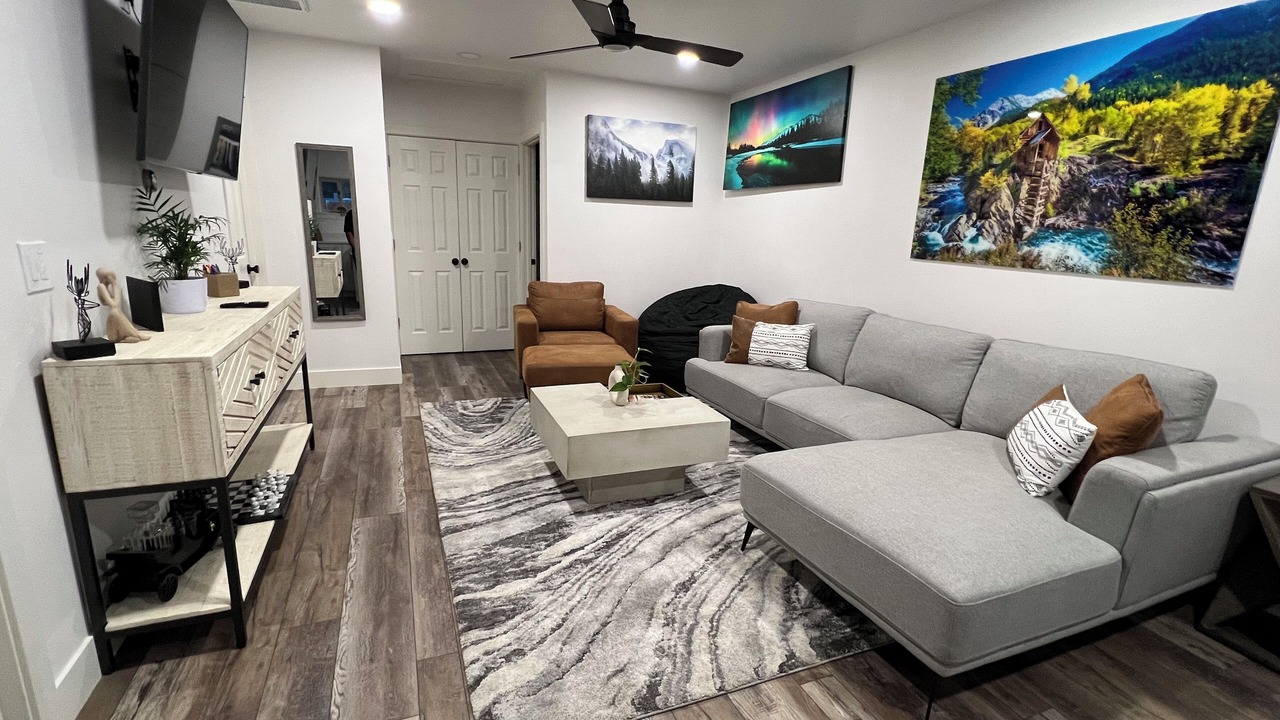 Photo of Livingroom in Aurora