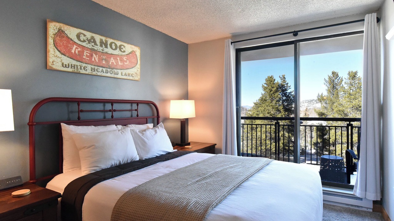 Photo of Bedroom in Peak 9
