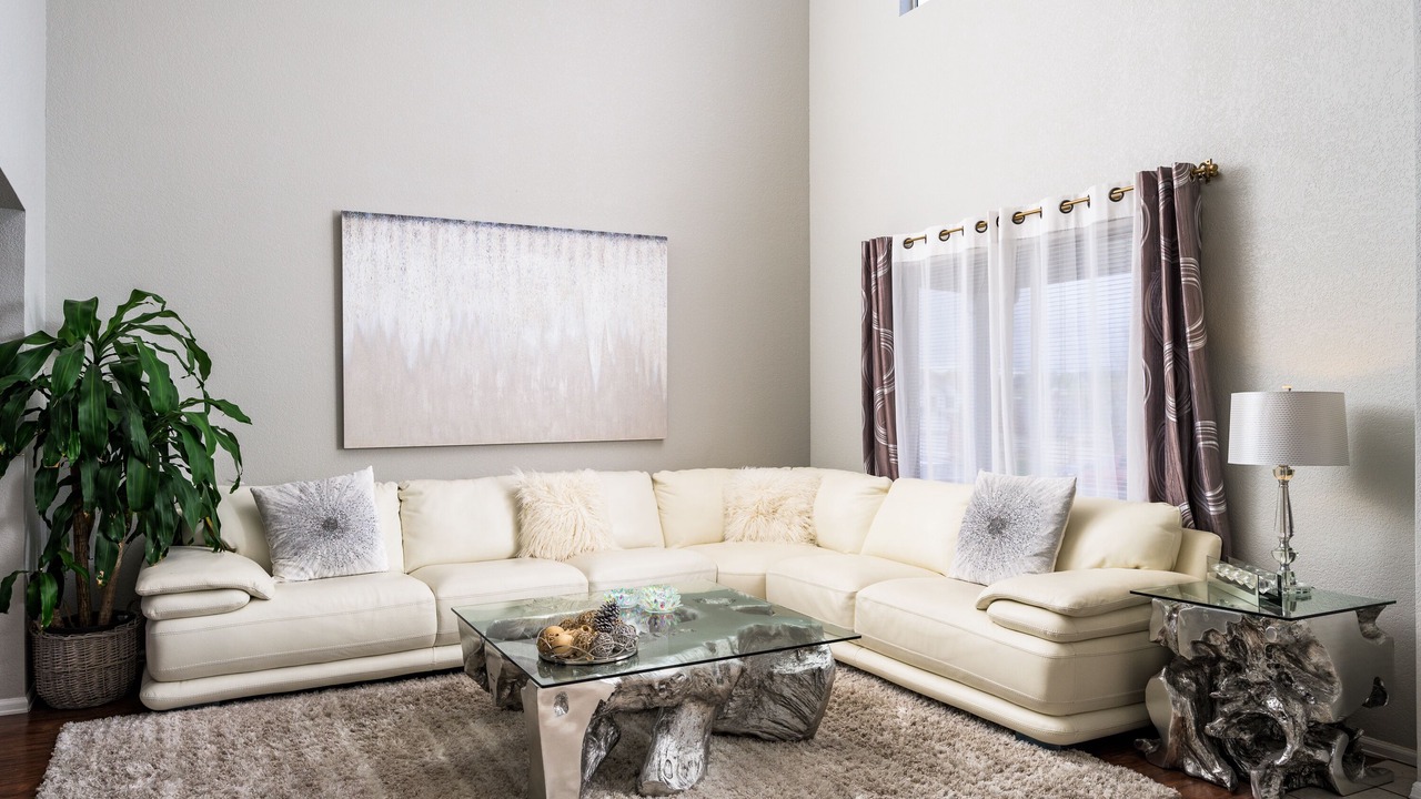 Photo of Livingroom in Prides Crossing