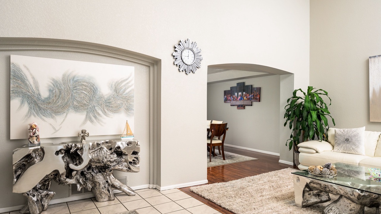 Photo of Livingroom in Prides Crossing