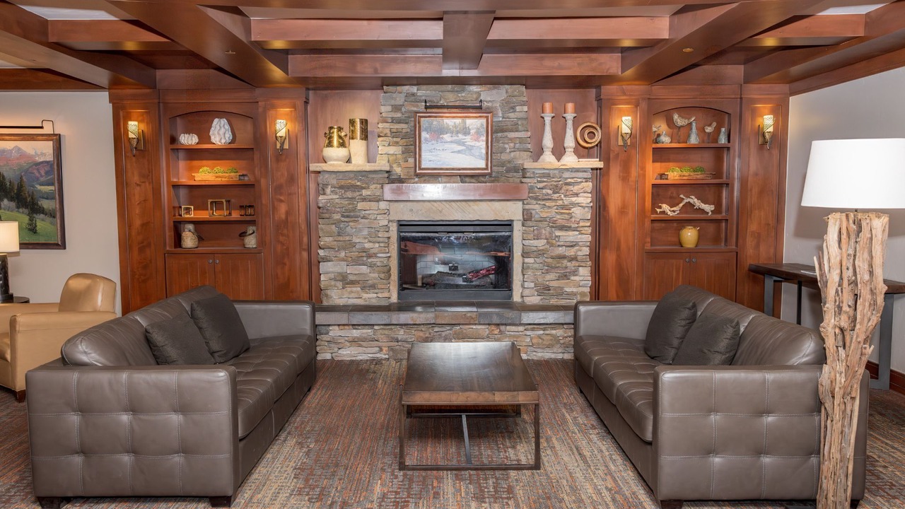 Photo of Livingroom in Peak 9