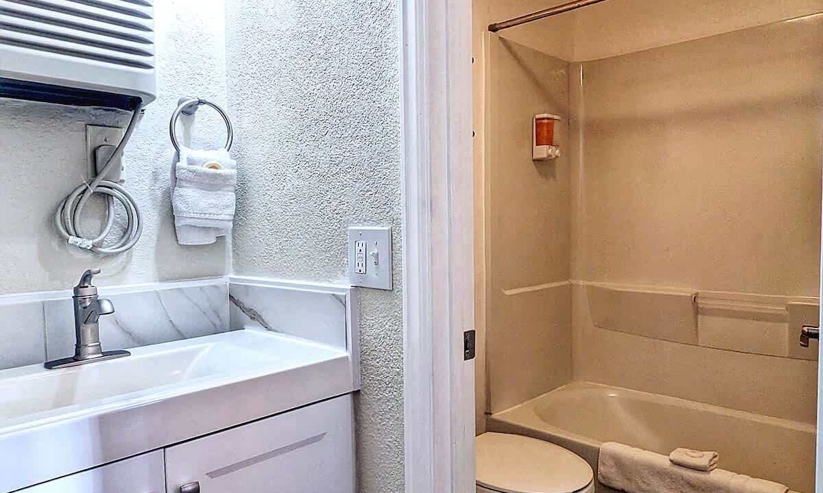 Photo of Bathroom in Manitou Springs Historic District