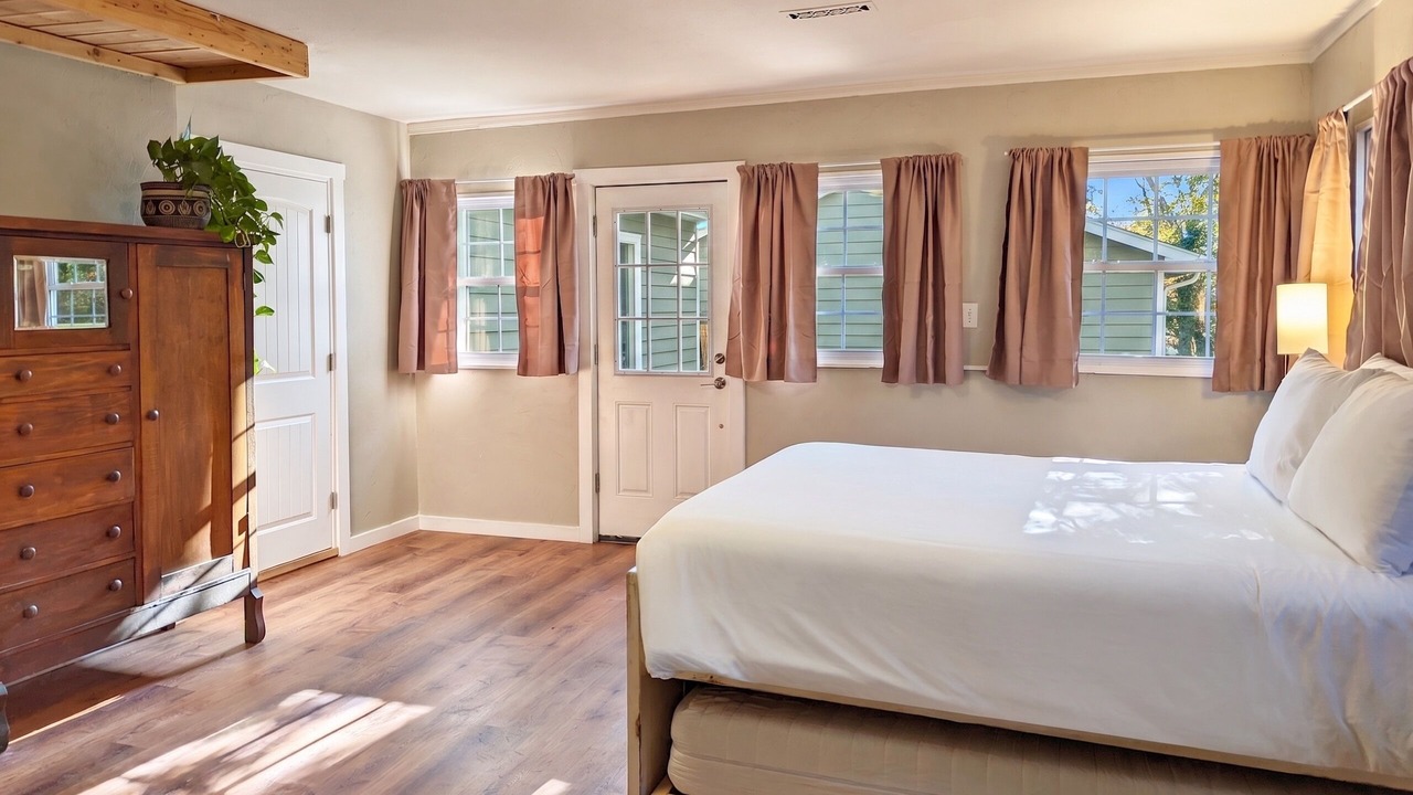 Photo of Bedroom in Manitou Springs Historic District