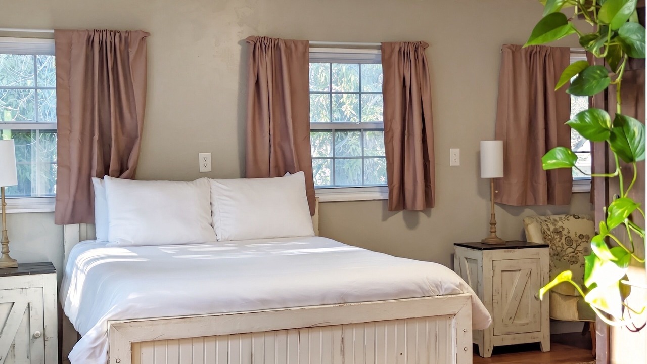 Photo of Bedroom in Manitou Springs Historic District