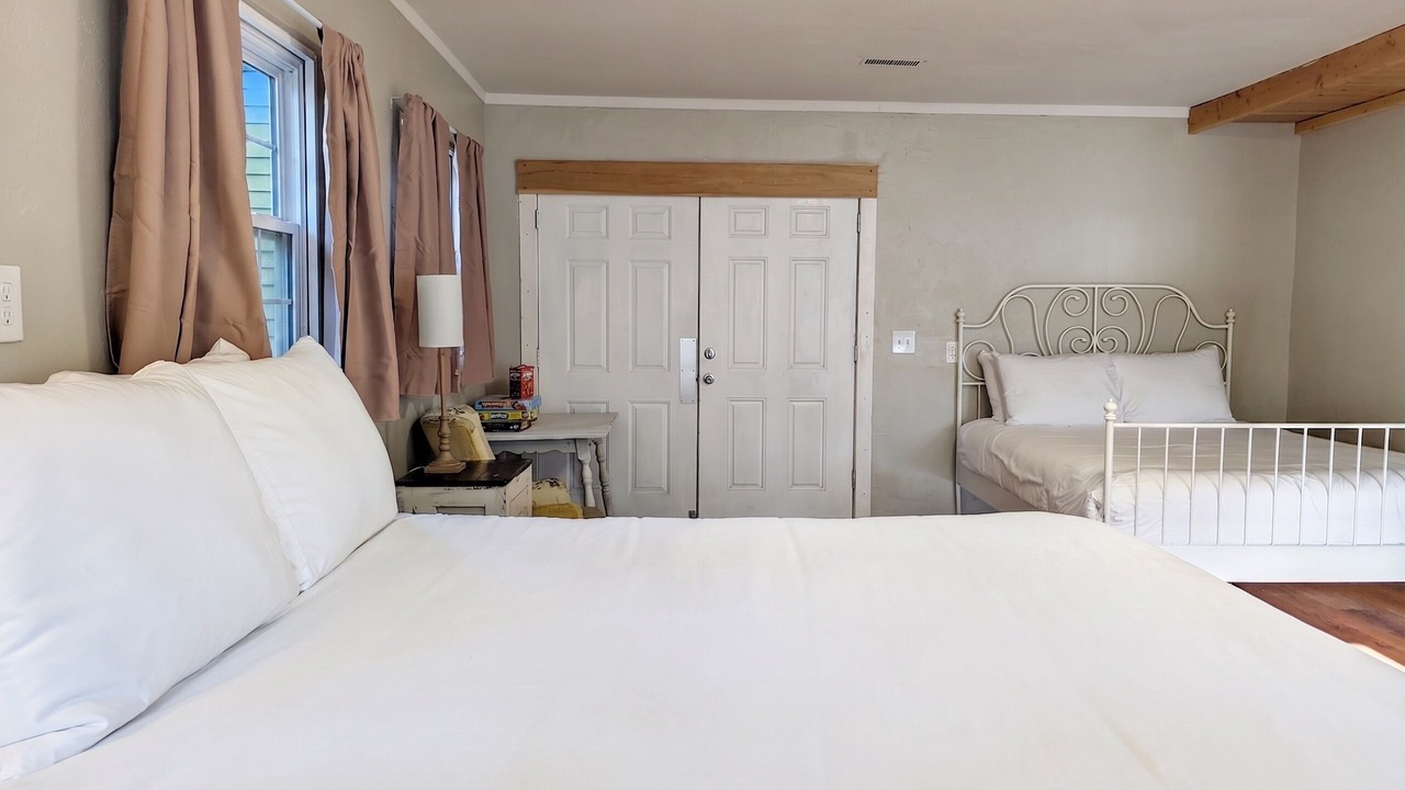 Photo of Bedroom in Manitou Springs Historic District