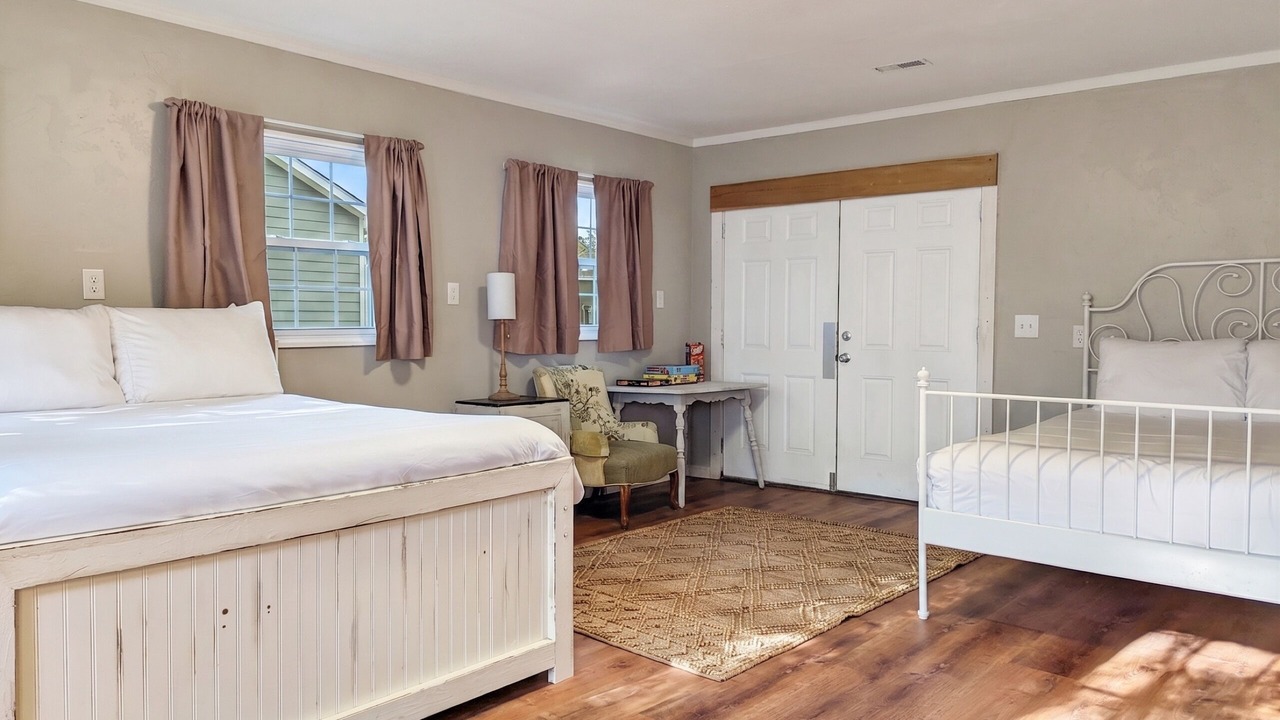 Photo of Bedroom in Manitou Springs Historic District