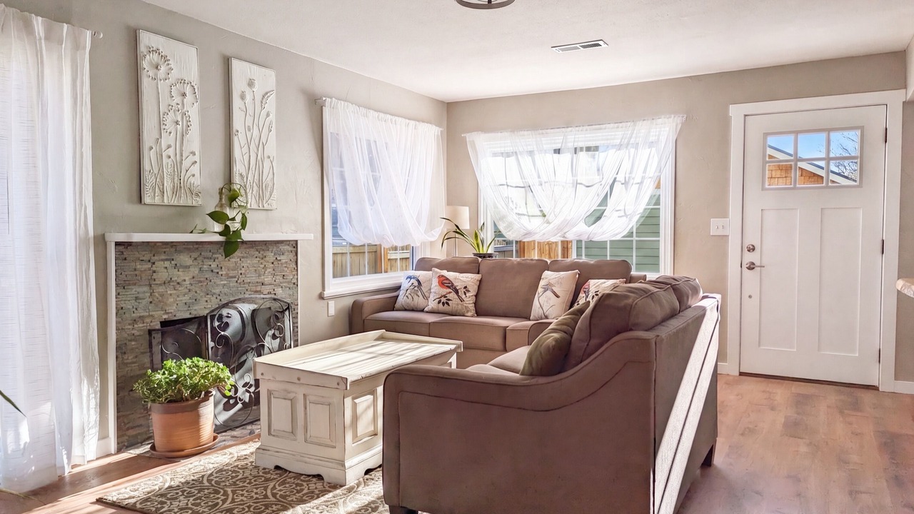 Photo of Livingroom in Manitou Springs Historic District