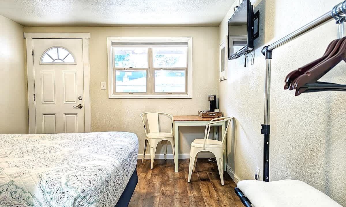 Photo of Bedroom in Manitou Springs Historic District
