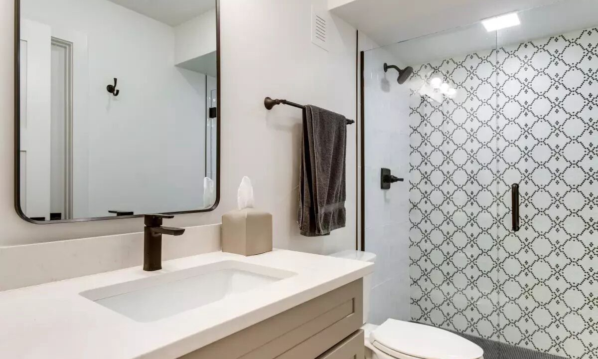 Photo of Bathroom in Jefferson Park
