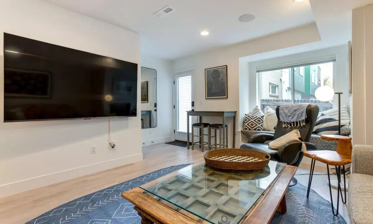 Photo of Livingroom in Jefferson Park