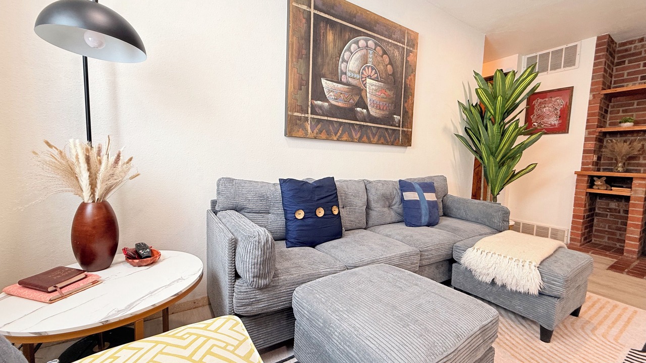 Photo of Livingroom in Historic District