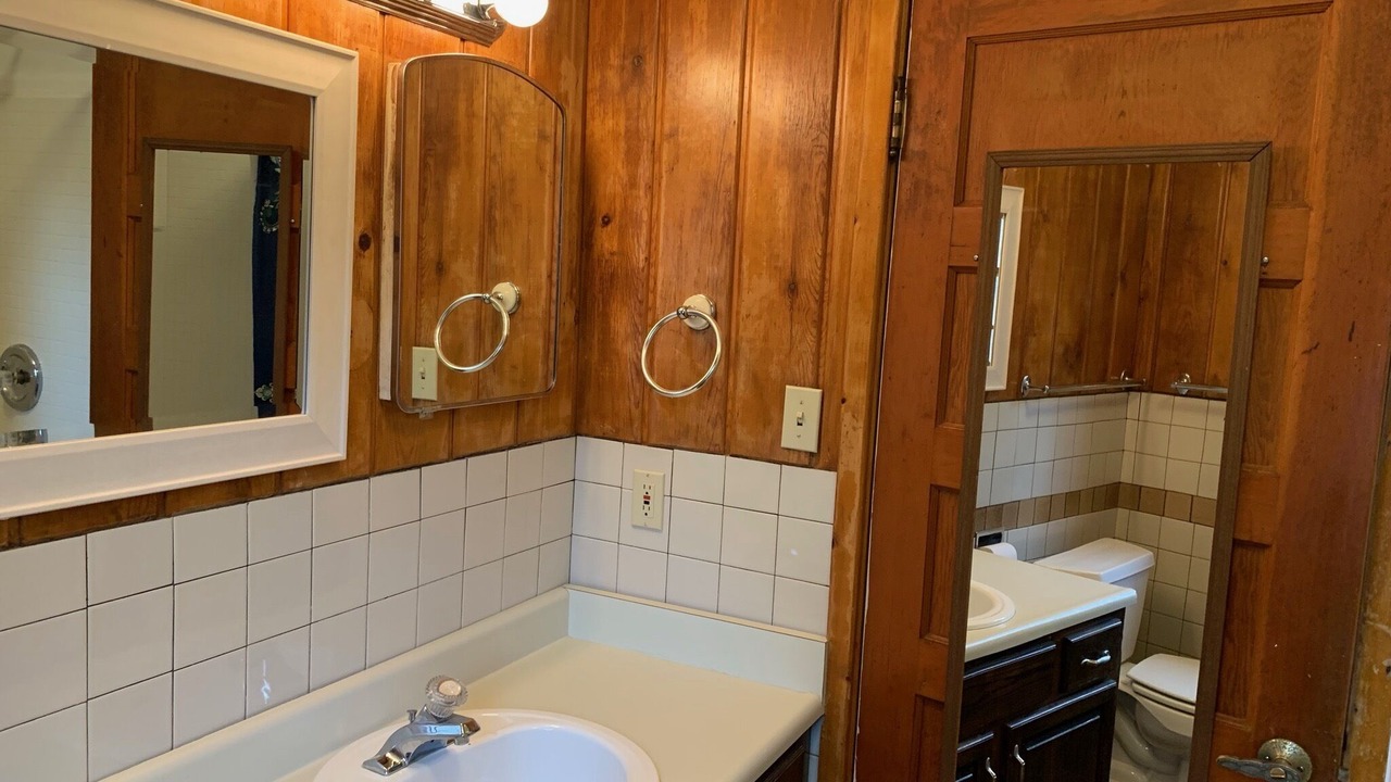 Photo of Bathroom in Skyway