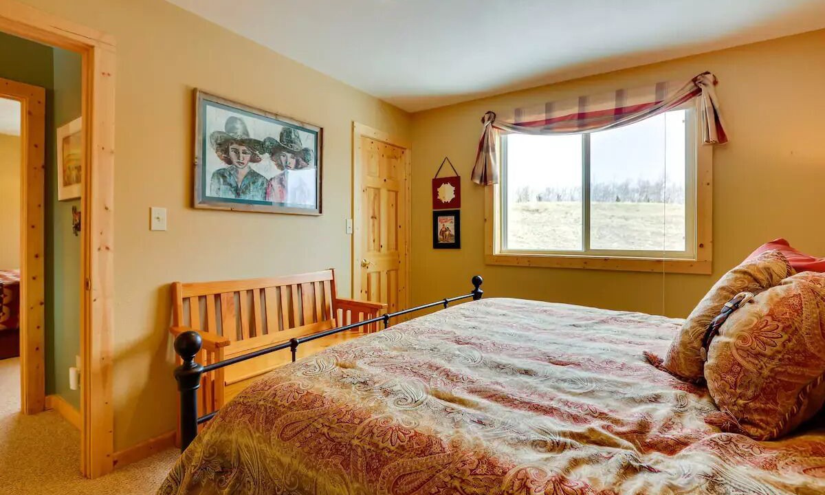 Photo of Bedroom in Warm Springs