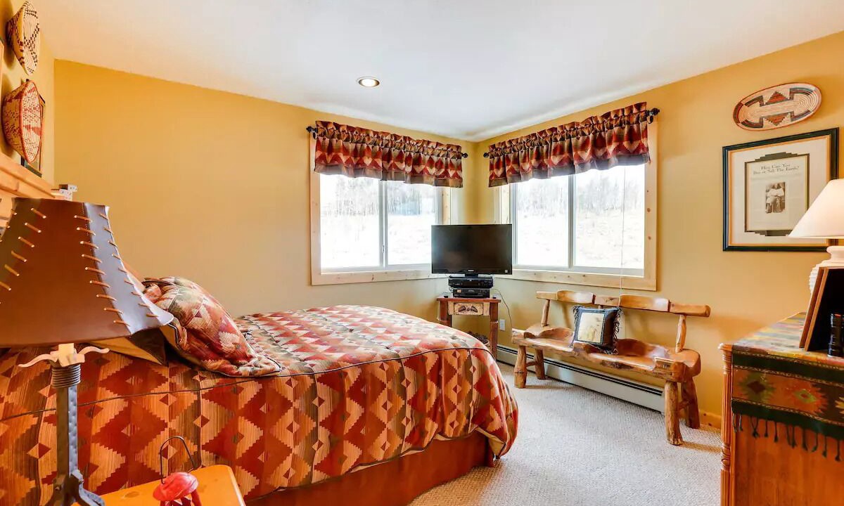 Photo of Bedroom in Warm Springs