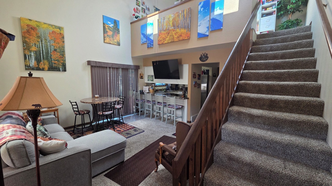 Photo of Livingroom in Kittredge