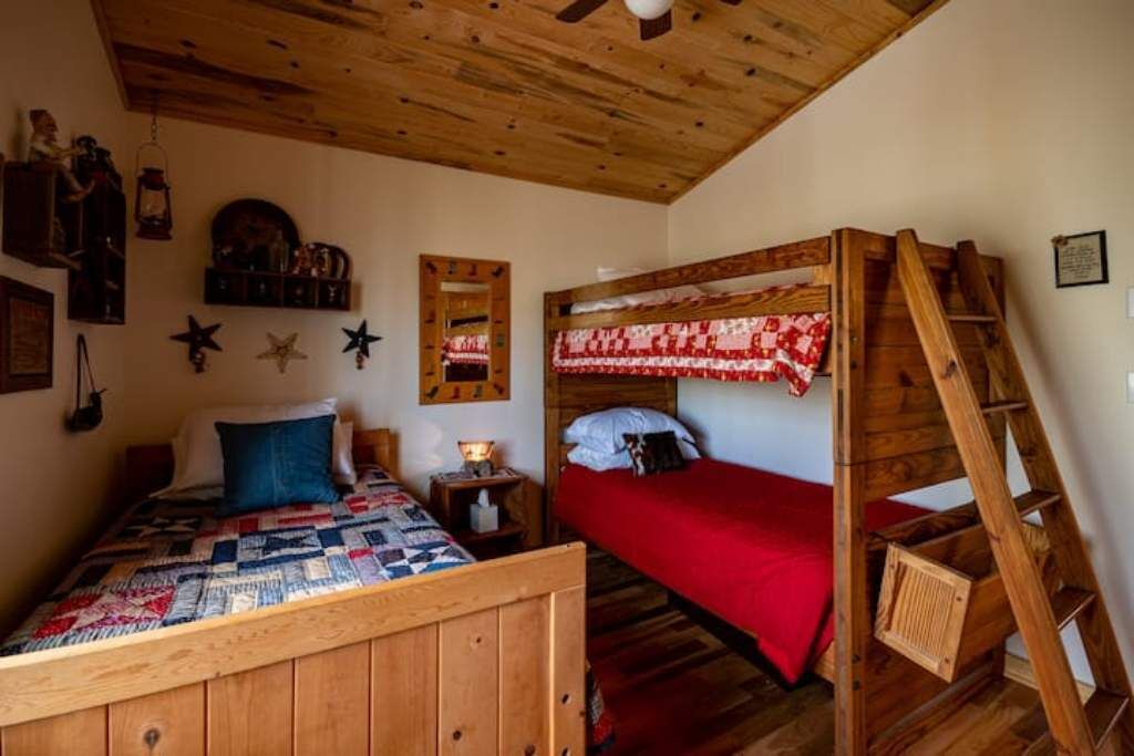 Photo of Bedroom in Michigan Hill