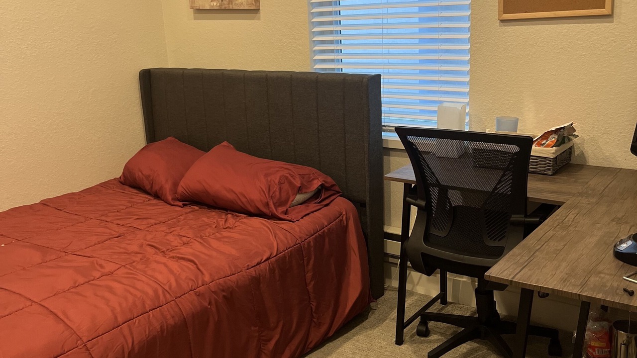 Photo of Bedroom in Hale