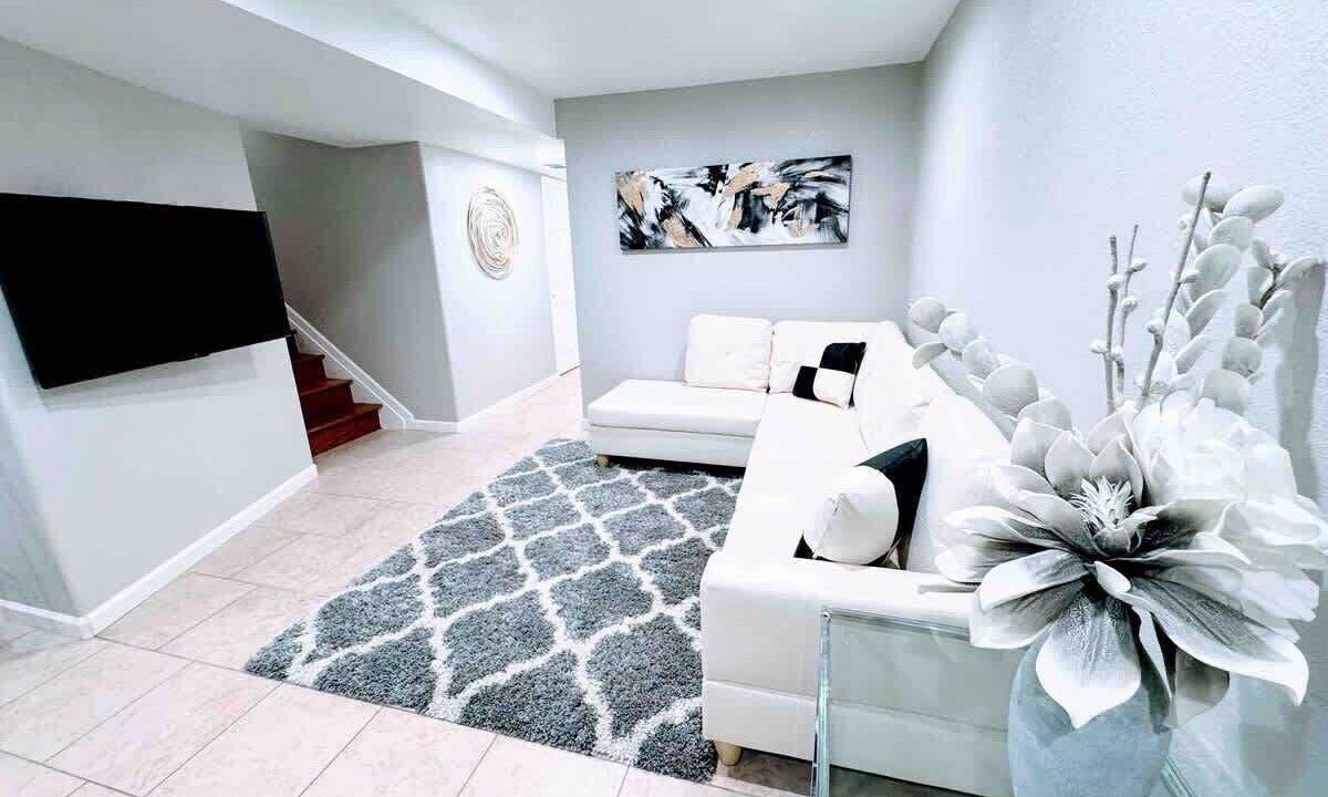 Photo of Livingroom in Dupont