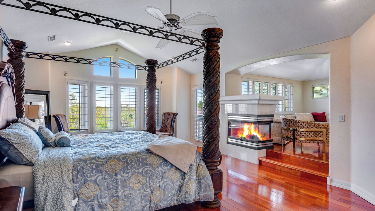 Photo of Livingroom in Aurora