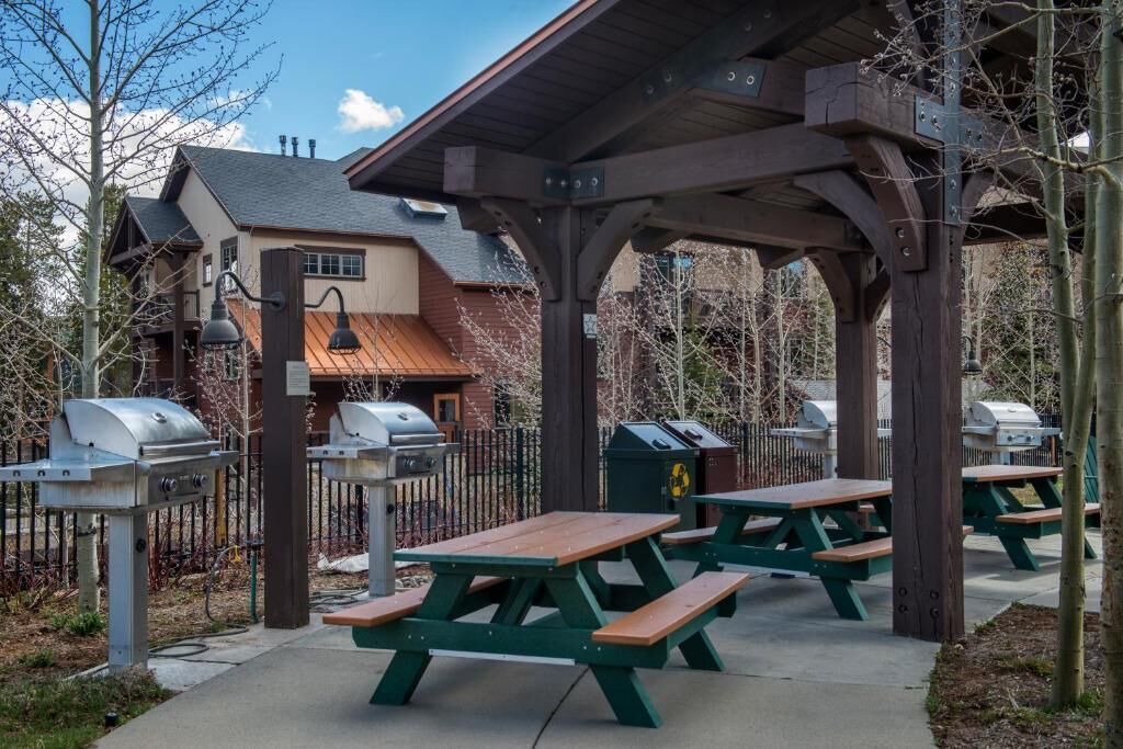 Photo of Outdoor in Four O'Clock