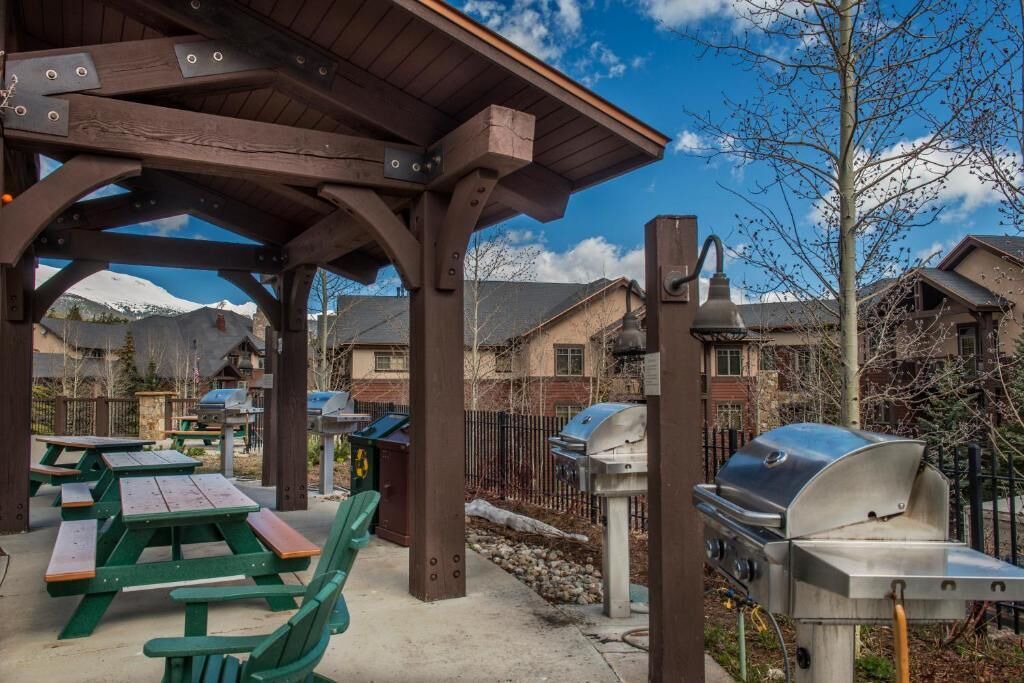 Photo of Outdoor in Four O'Clock