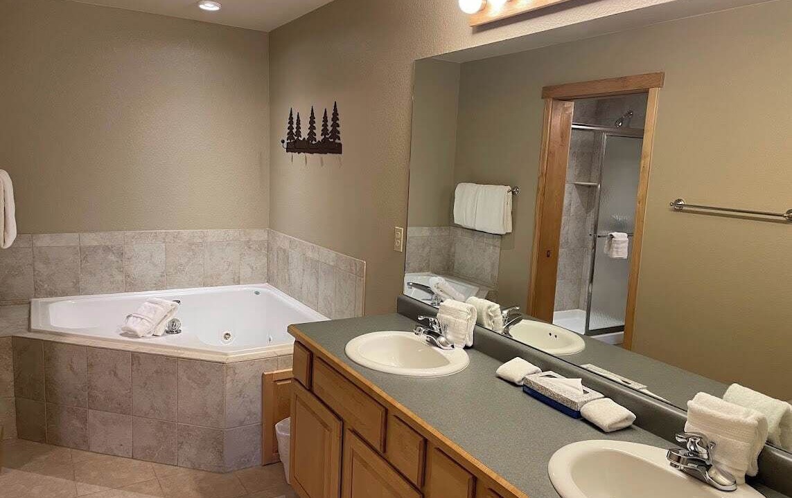 Photo of Bathroom in Peak 9