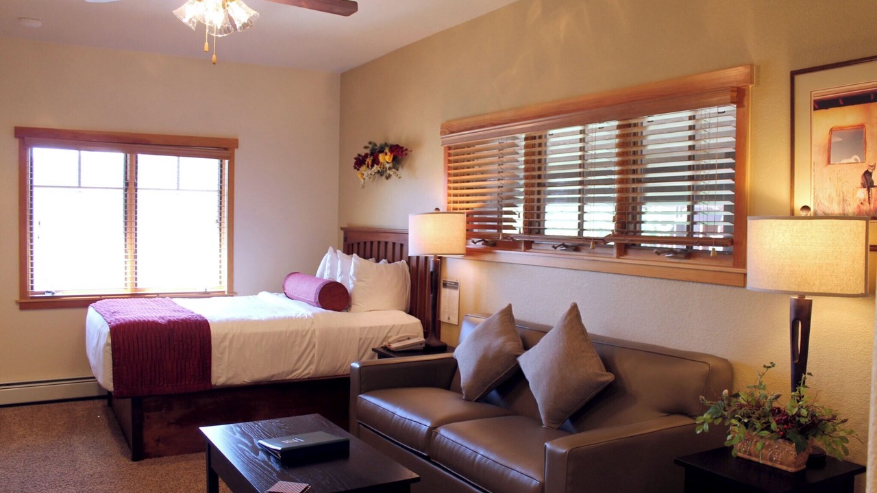 Photo of Bedroom in Peak 9