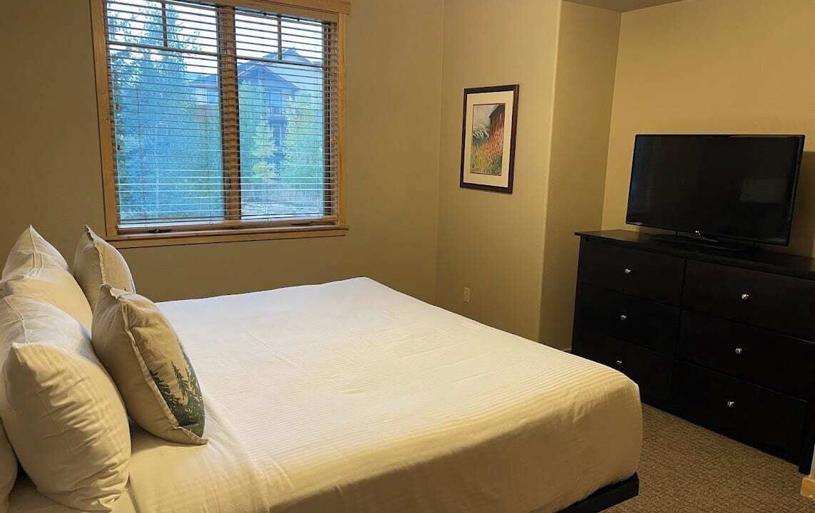Photo of Bedroom in Peak 9