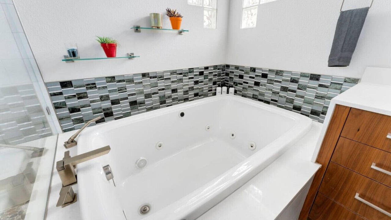 Photo of Bathroom in Alamo Placita