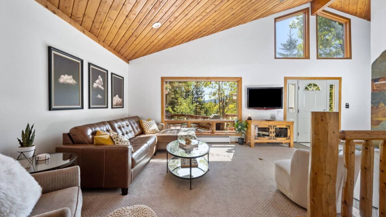 Photo of Livingroom in Evergreen