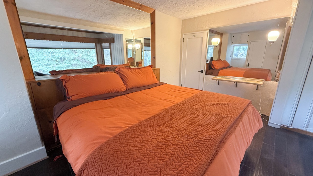 Photo of Bedroom in Kerr Gulch
