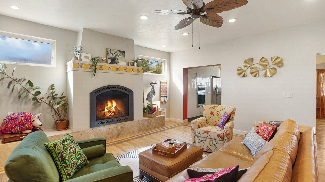 Photo of Livingroom in Pleasant Valley