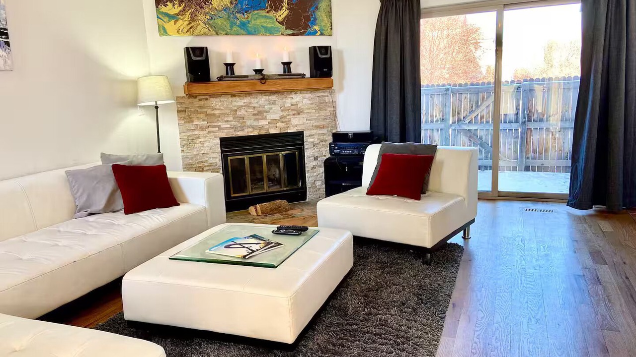 Photo of Livingroom in Ken Caryl