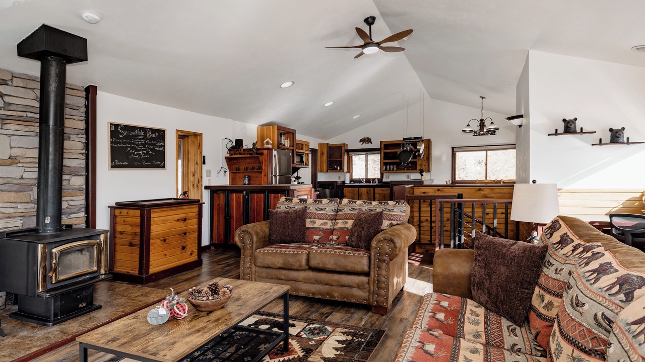 Photo of Livingroom in Evergreen