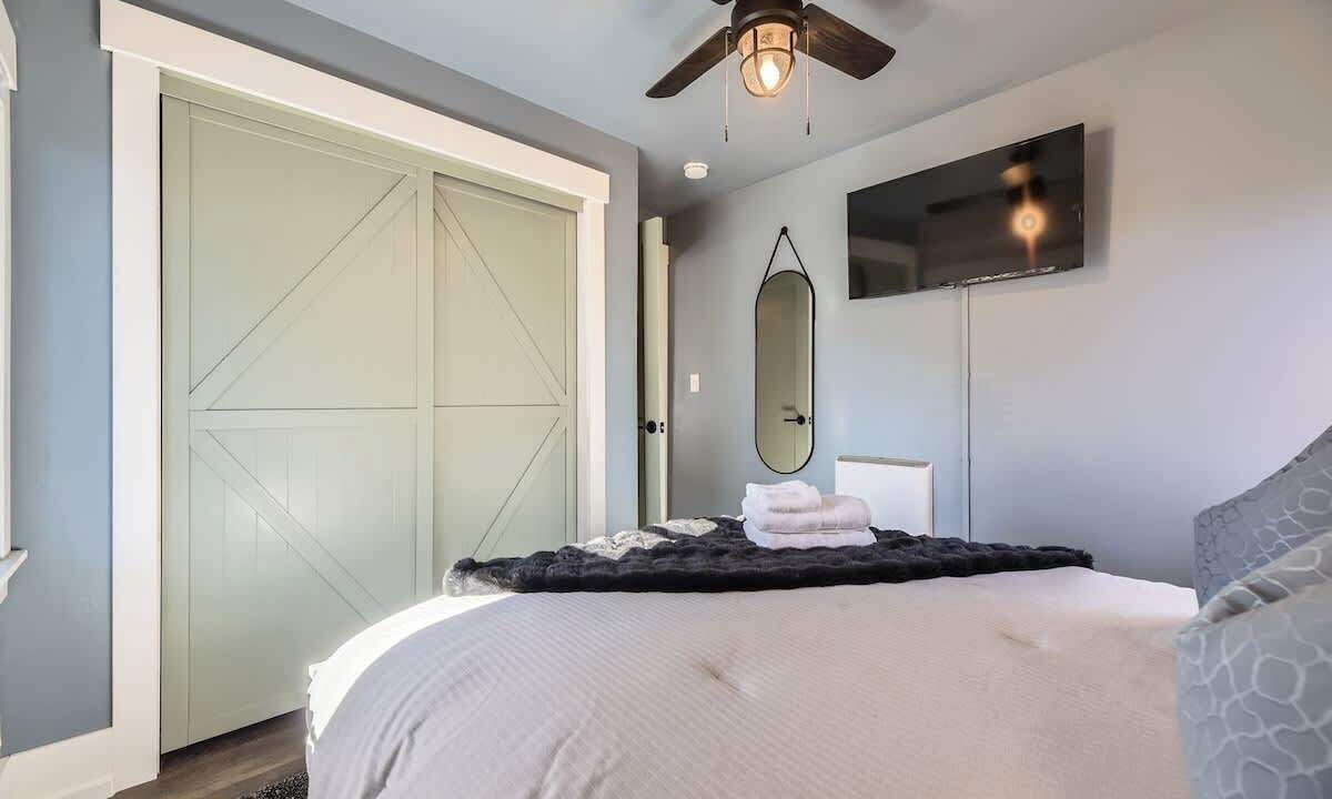 Photo of Bedroom in Indian Hills